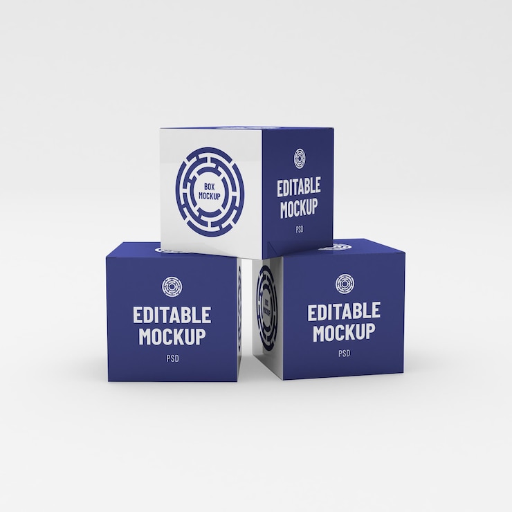Plantilla de embalaje de tres cajas cuadradas para maqueta de diseño de producto sobre fondo limpio
