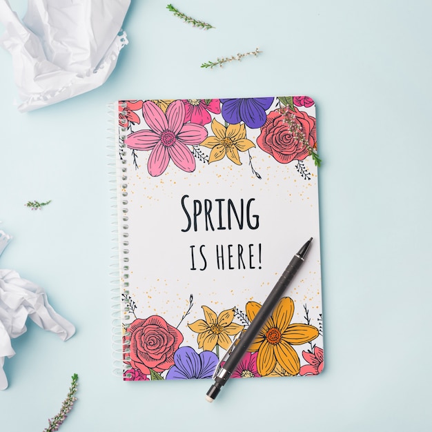 Plantilla de libreta para primavera con flores | Archivo PSD Premium