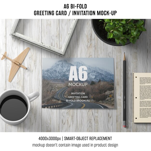 Plantilla de tarjeta a6 doblez con café y planta