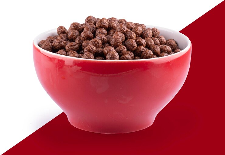 PSD un plato de cereales con un fondo rojo y un plato rojo con un fondo blanco