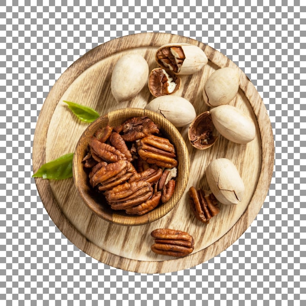 Un plato de nueces con un plato de nueces sobre fondo transparente