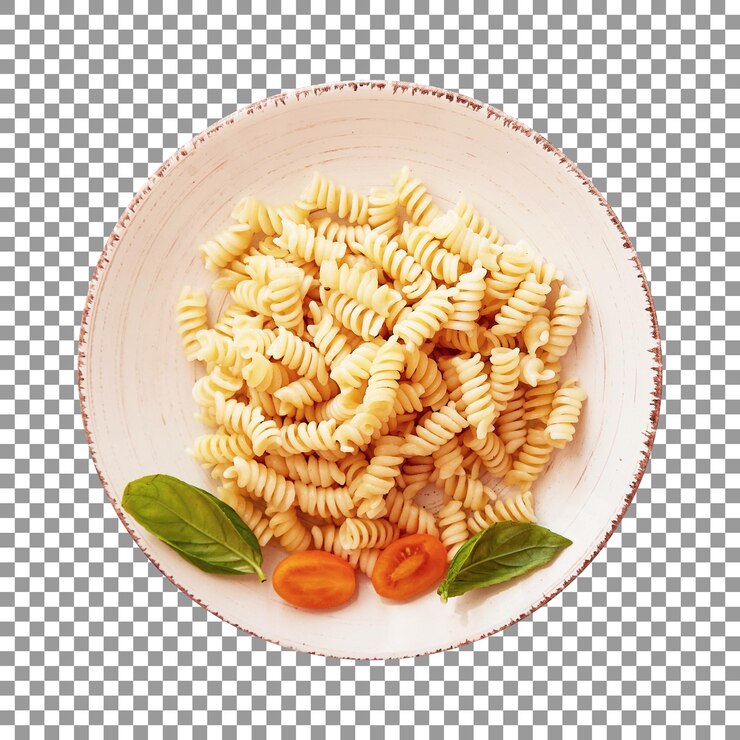 PSD plato de pasta con hojas de tomate y albahaca sobre fondo transparente