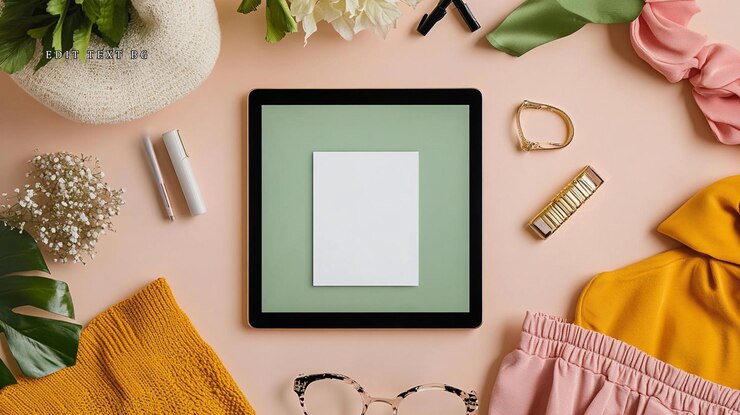 PSD platte tablette mit leeren notizen, modeartikeln, blumen und schreibwaren auf rosa hintergrund
