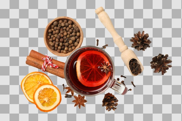 PNG Bebida de vino caldo en un vaso con ingredientes aislados sobre un fondo blanco