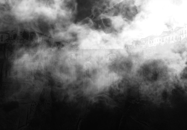 Le pont dans la brume