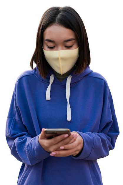 Porträt eines jungen Mädchens mit Gesichtsmaske