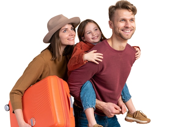 Portrait de famille avec fille prête pour un voyage de vacances