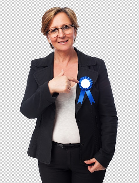 PSD portrait d'une femme d'affaire mature portant un insigne