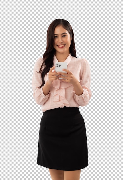 Portrait d'une femme asiatique souriante à l'aide d'un fichier Psd de smartphone