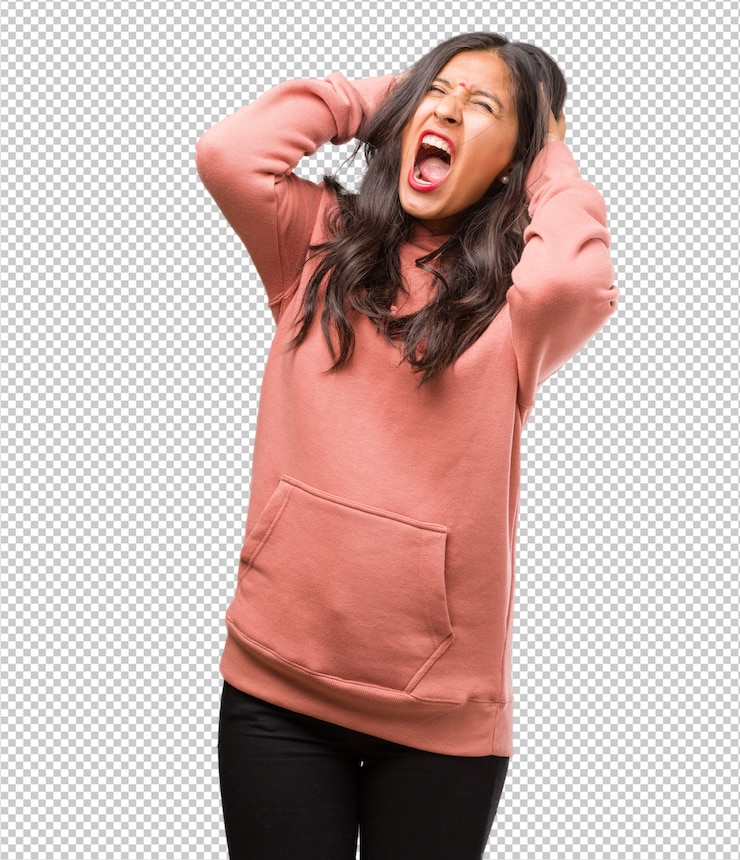 PSD portrait de femme indienne jeune fitness fou et désespéré, hurlant de contrôle