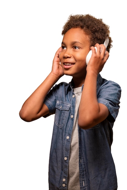 PSD portrait de garçon mignon avec un casque