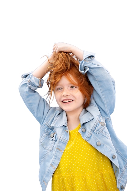 PSD portrait en studio d'adorable jeune fille