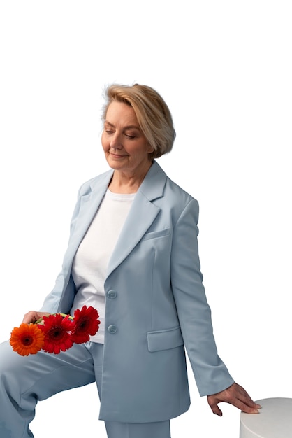 PSD portrait en studio d'une femme âgée avec des fleurs de marguerite