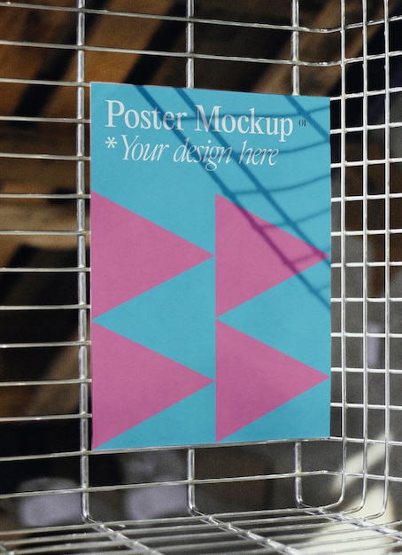 Poster appeso con mockup ombra