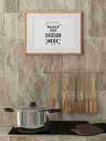 PSD poster frame mockup interior en una cocina