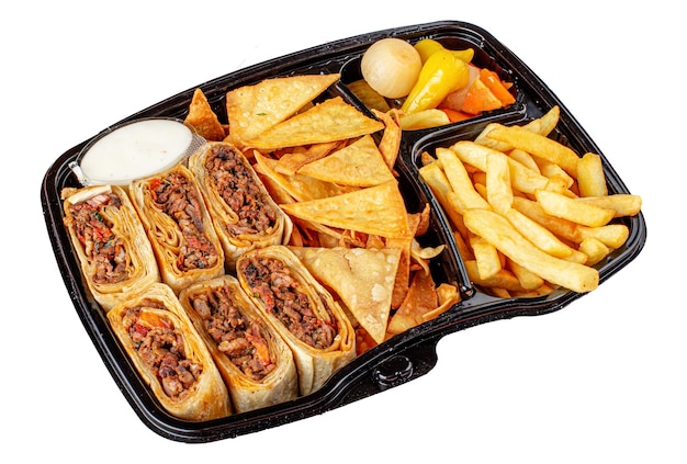 PSD prato árabe de shawarma de carne com batatas e picles
