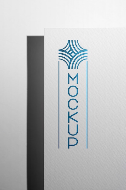 Pressione o logotipo na maquete de papel