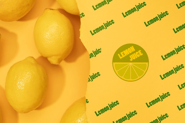 Primer plano de limones frescos con maqueta