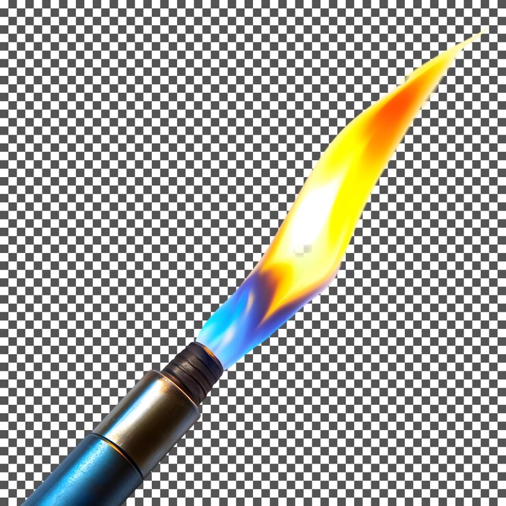 PSD primer plano de una llama encendida de una antorcha de soldadura contra un telón de fondo transparente