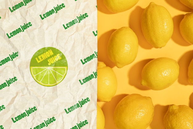 Primer trozo de papel con limones orgánicos