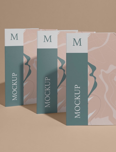 Primo piano sul modello di brochure isolato