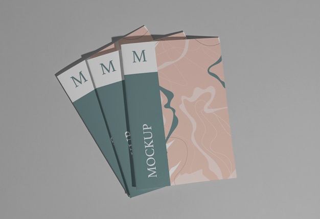 Primo piano sul modello di brochure isolato