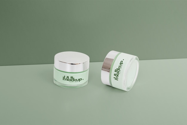 Produit de beauté exposé avec récipient et emballage