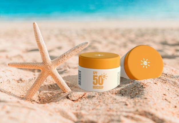 Produtos cosméticos de verão na praia