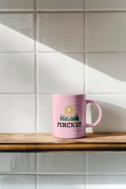 Prossimo piano sul disegno del mockup della tazza