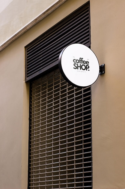 PSD 3D gratuit Mockup du logo de l'entreprise noire sur le mur Logo de façade de panneau suspendu moderne