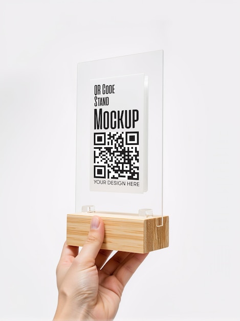 PSD Elegante soporte de madera con maqueta de pantalla de acrílico para el menú de código QR