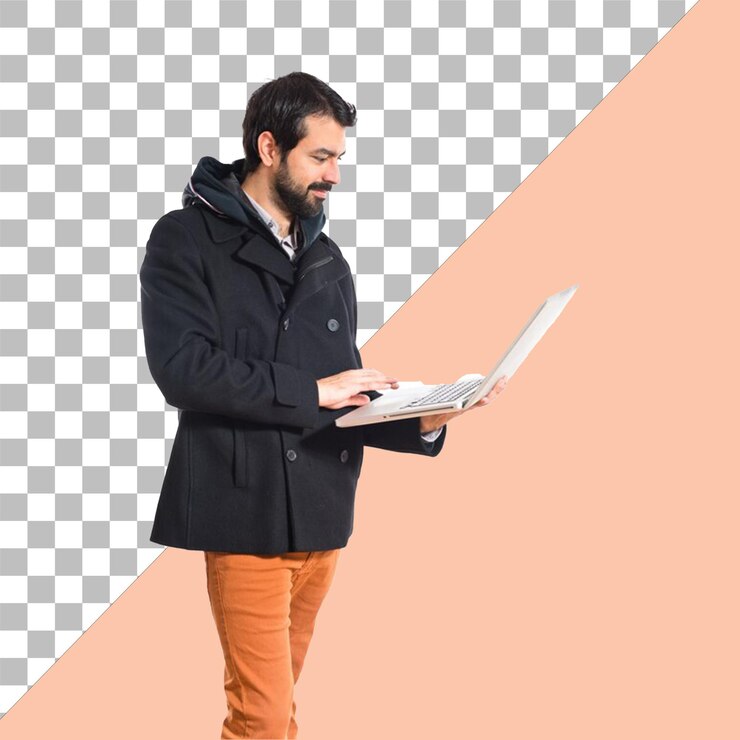 PSD un hombre está de pie frente a una computadora portátil que tiene la palabra en él con fondo transparente