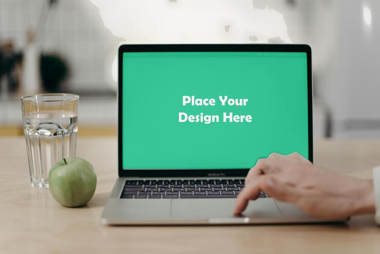 PSD psd de maqueta de portátil con pantalla verde y manzana verde