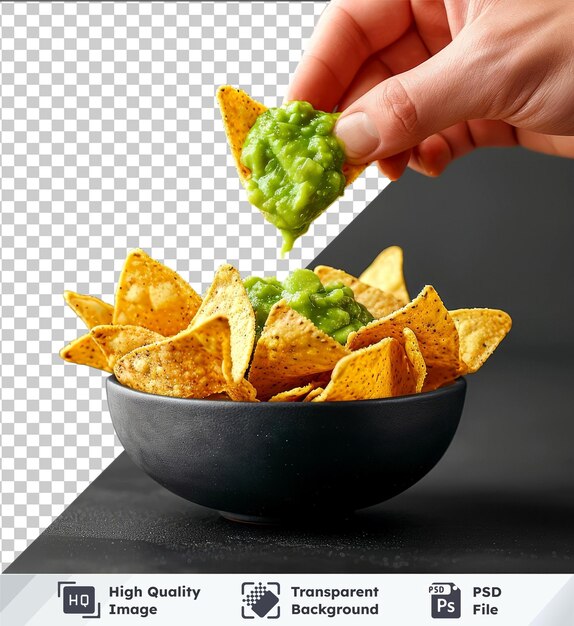 PSD psd con una maqueta transparente de una mano sumergiendo nachos en salsa de guacamole