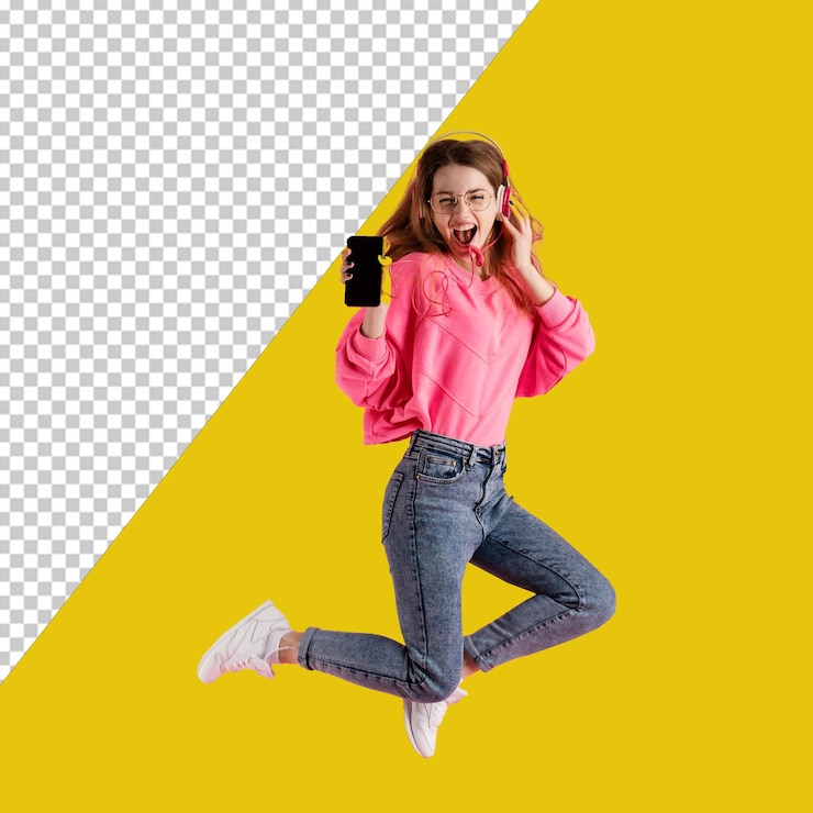 PSD Menina Feliz Saltando com Telefone com fundo transparente