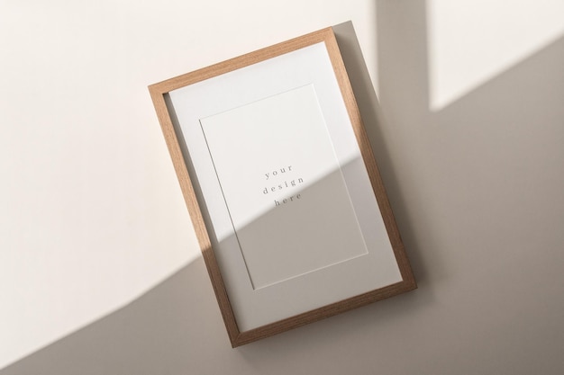 PSD moderno mockup di cornice appesa mockup di cornice fotografica del poster del soggiorno