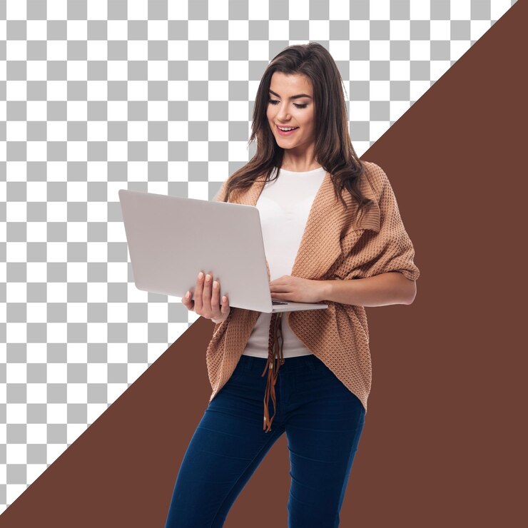 PSD una mujer está sosteniendo una computadora portátil y una con una foto de una mujer con fondo transparente