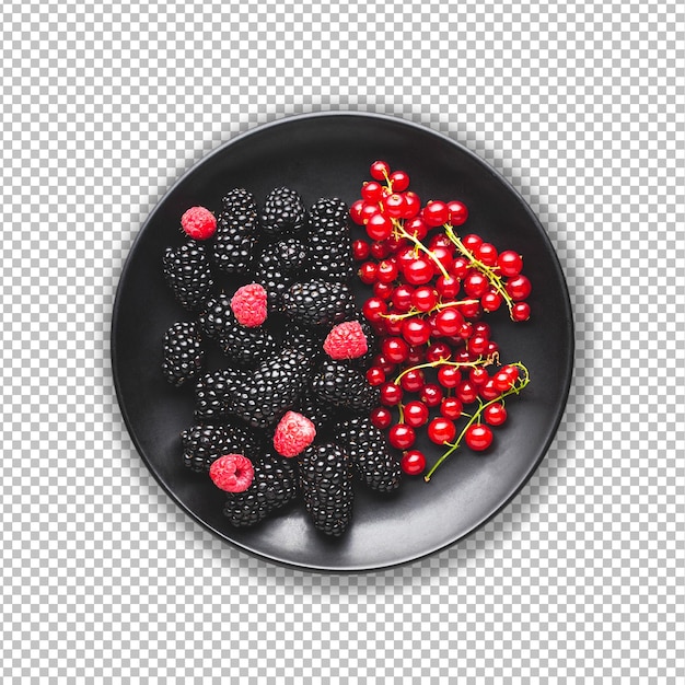 PSD Un plato de moras, bayas rojas y frambuesas.