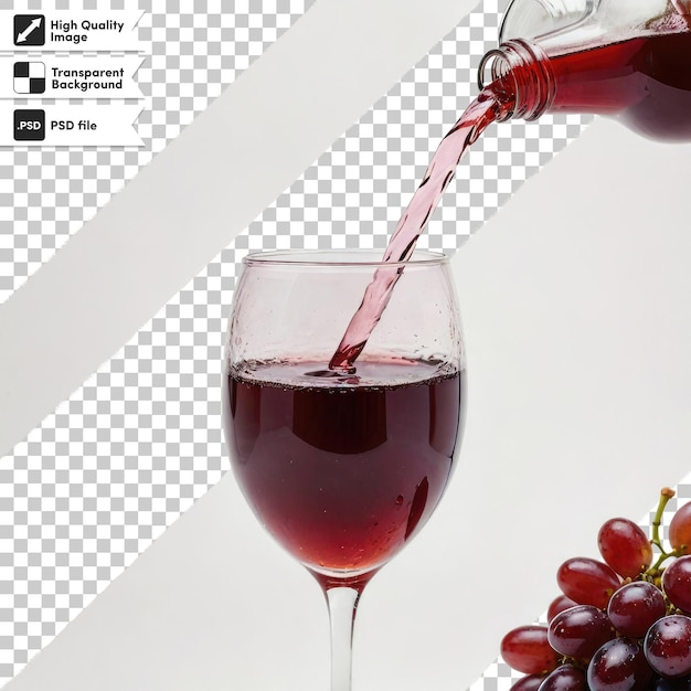 Psd-rotwein, der in ein glas mit trauben auf durchsichtigem hintergrund mit bearbeitbarer maskenschicht gegossen wird