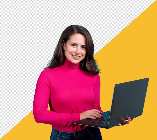 PSD una donna con una camicia rosa che dice che tiene in mano un portatile con sfondo trasparente