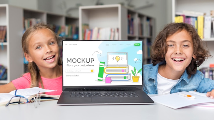 PSD ragazzo e ragazza in biblioteca con laptop mock-up