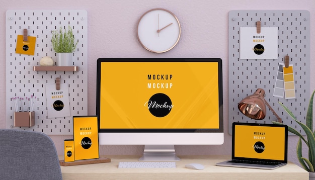 Reaktionsschnelle Geräte auf rosa Desktop-Modelldesign