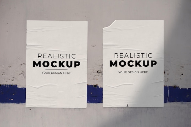 Realistici 2 poster sul mockup della superficie della parete psd