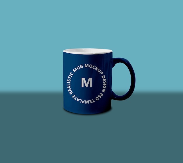 Realistische Becher-Mockup-Design-PSD-Vorlage