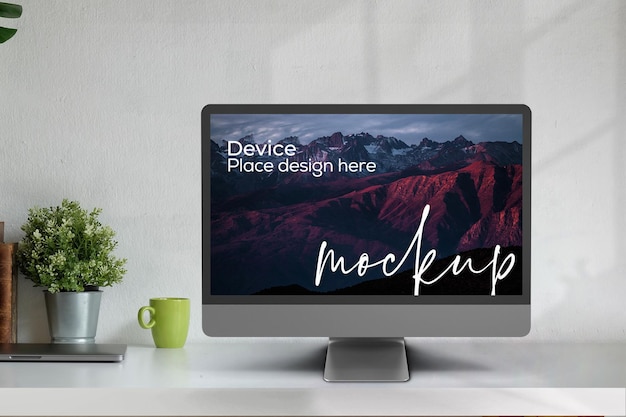 Realistisches Computer-Desktop-Bildschirmmodell auf dem Schreibtisch