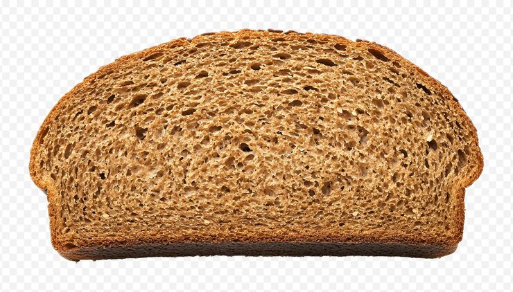 PSD rebanada de pan de grano entero oscuro fresco aislada sobre un fondo blanco