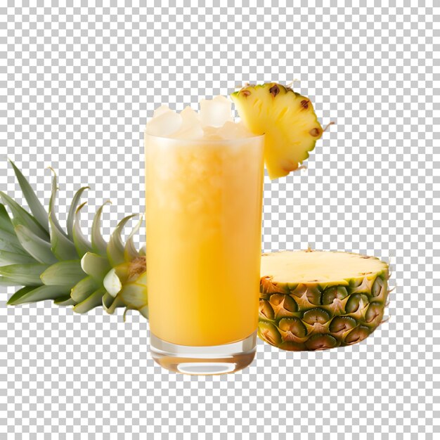 Rebanada de piña con una taza de jugo aislada sobre un fondo transparente.