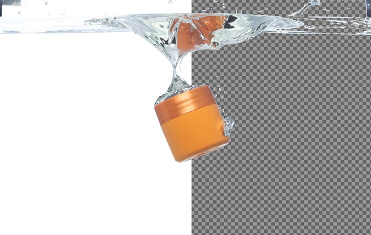 PSD el recipiente cosmético naranja cae en agua clara con burbujas de aire el recipiente de tratamiento cosmético cae a agua clara de frescura el elemento de congelación aislado de fondo blanco