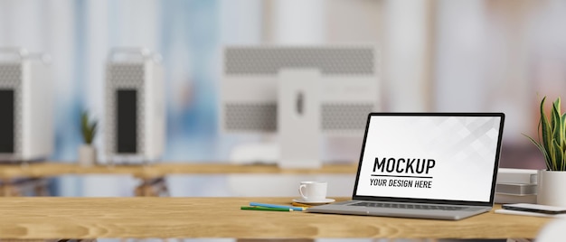 Rendering 3D dello schermo modello del portatile su un tavolo di legno