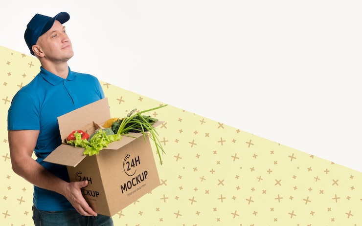 PSD repartidor sosteniendo una caja con maqueta de diferentes verduras